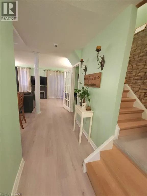 32 MOWAT Boulevard Unit# 8, #8