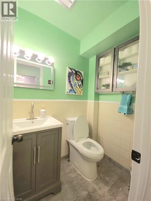 32 MOWAT Boulevard Unit# 8, #8