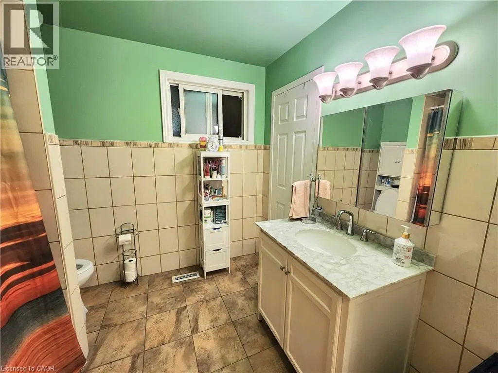 32 MOWAT Boulevard Unit# 8, #8