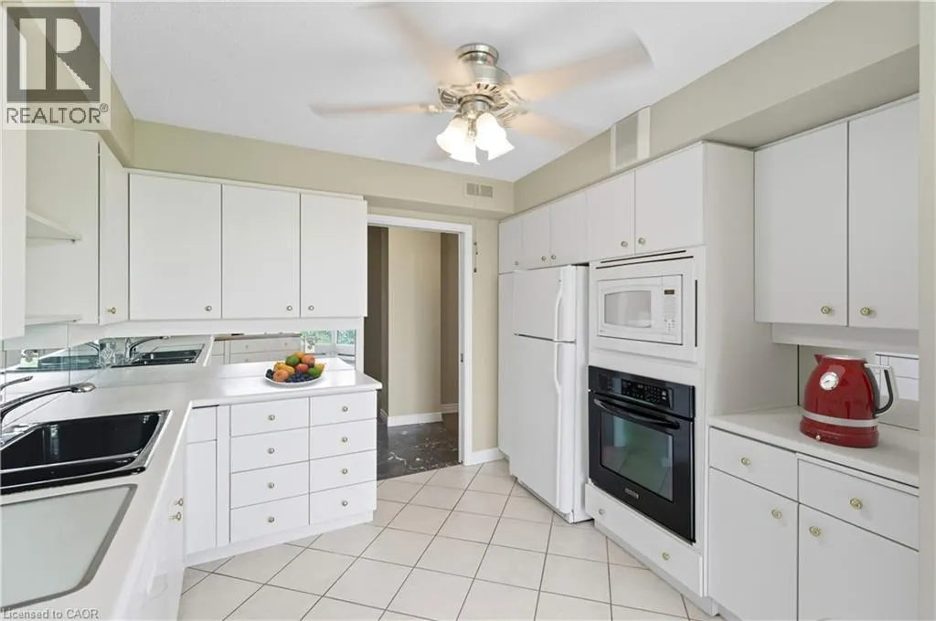 20 BERKLEY Road Unit# 702, #702