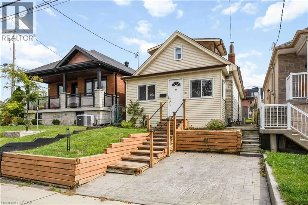 83 KANE Avenue
