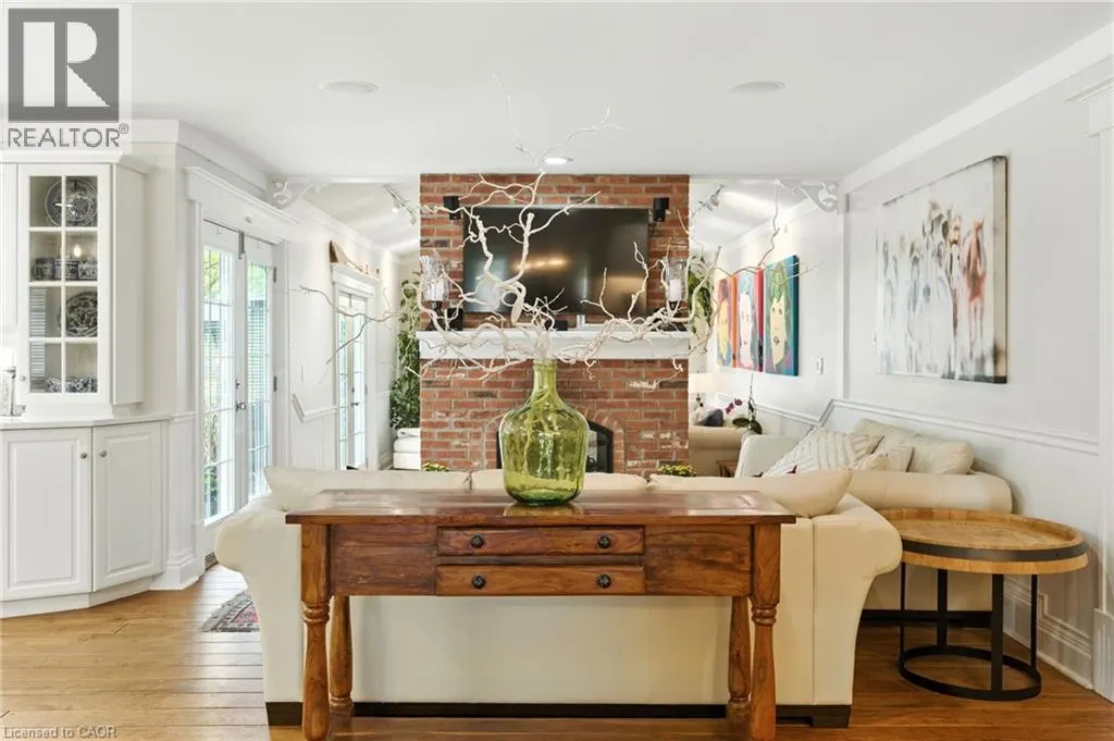 24 MEANDER Close