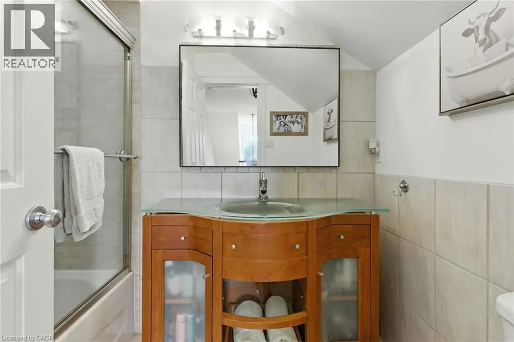 24 MEANDER Close