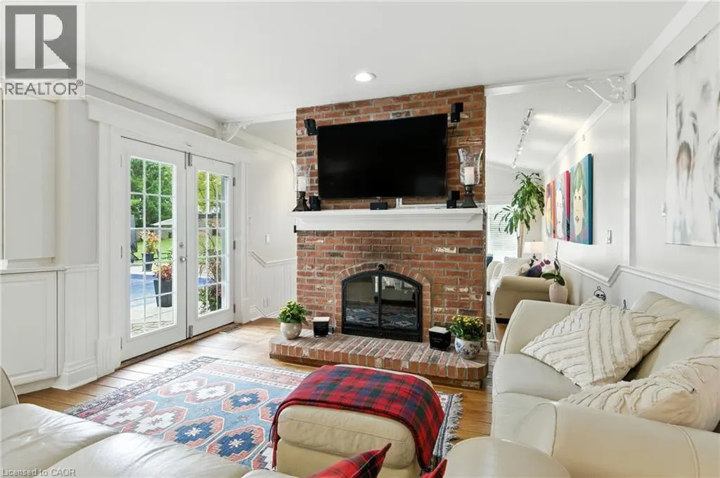 24 MEANDER Close
