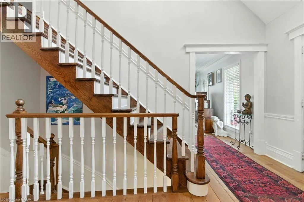 24 MEANDER Close
