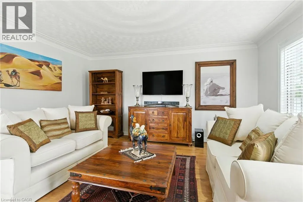 24 MEANDER Close