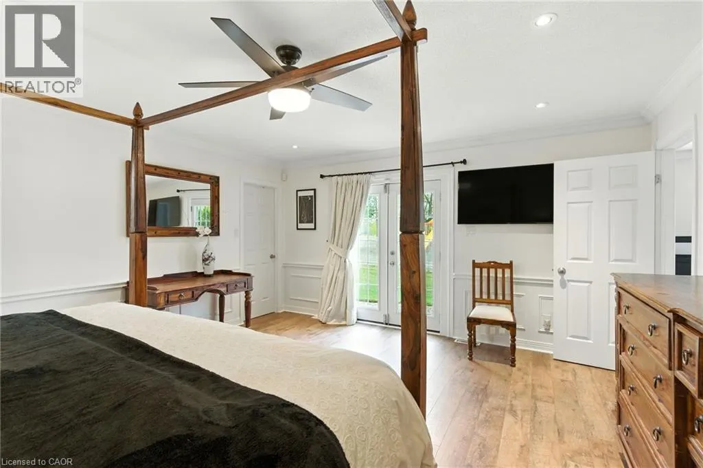 24 MEANDER Close