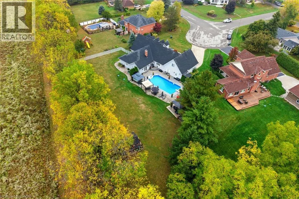 24 MEANDER Close