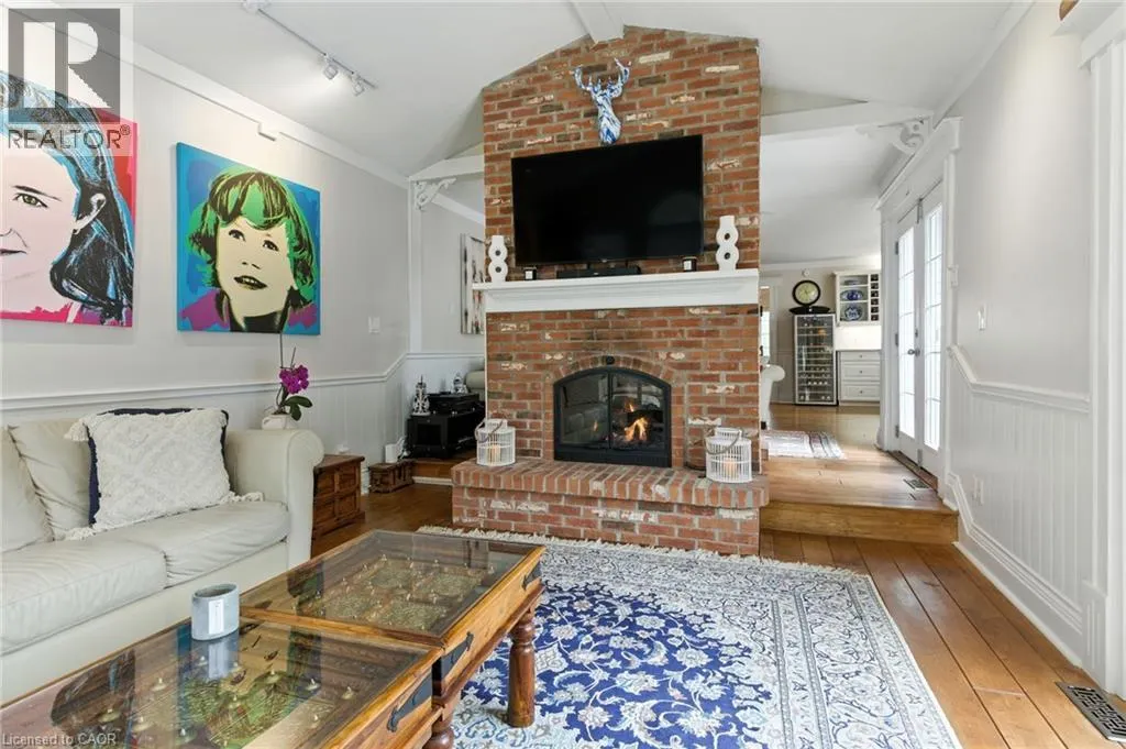 24 MEANDER Close