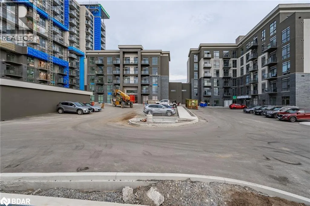 470 DUNDAS Street E