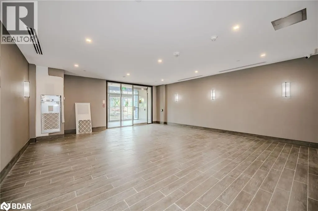 470 DUNDAS Street E