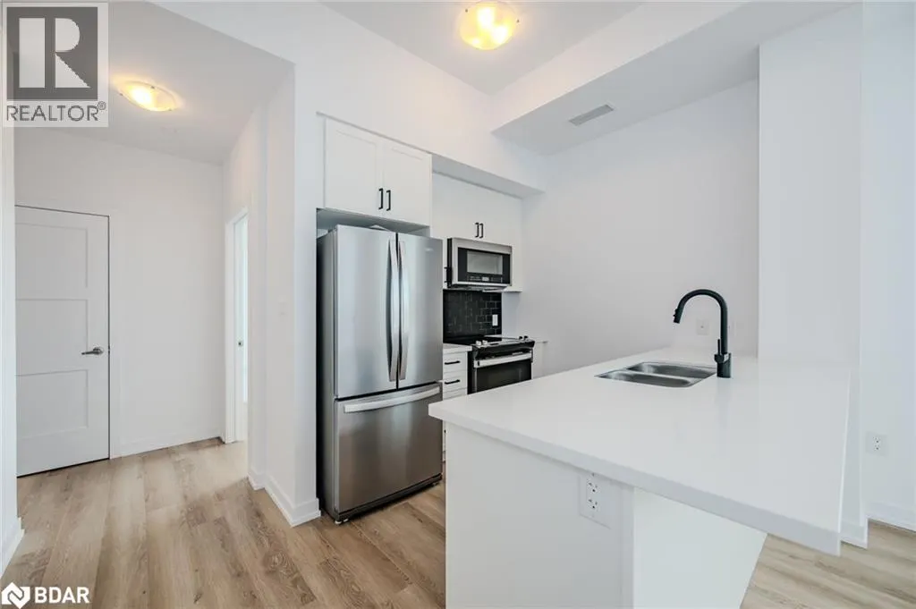 470 DUNDAS Street E