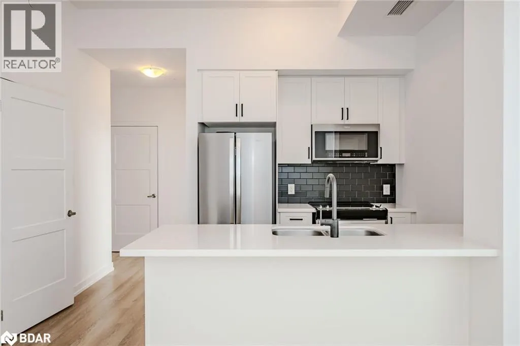 470 DUNDAS Street E