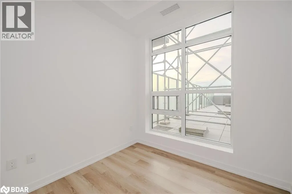 470 DUNDAS Street E