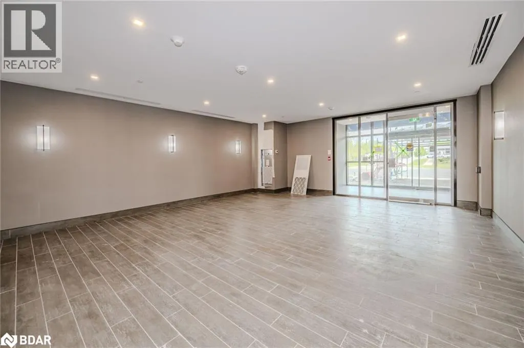 470 DUNDAS Street E