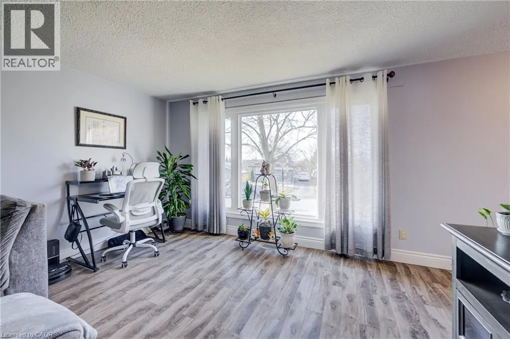 26 CLUTHE Crescent