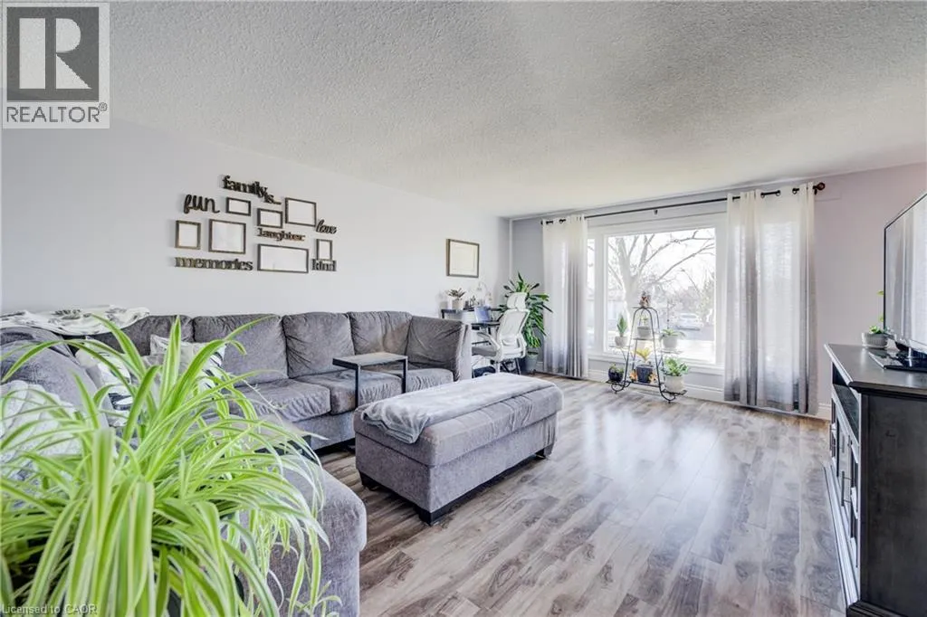 26 CLUTHE Crescent