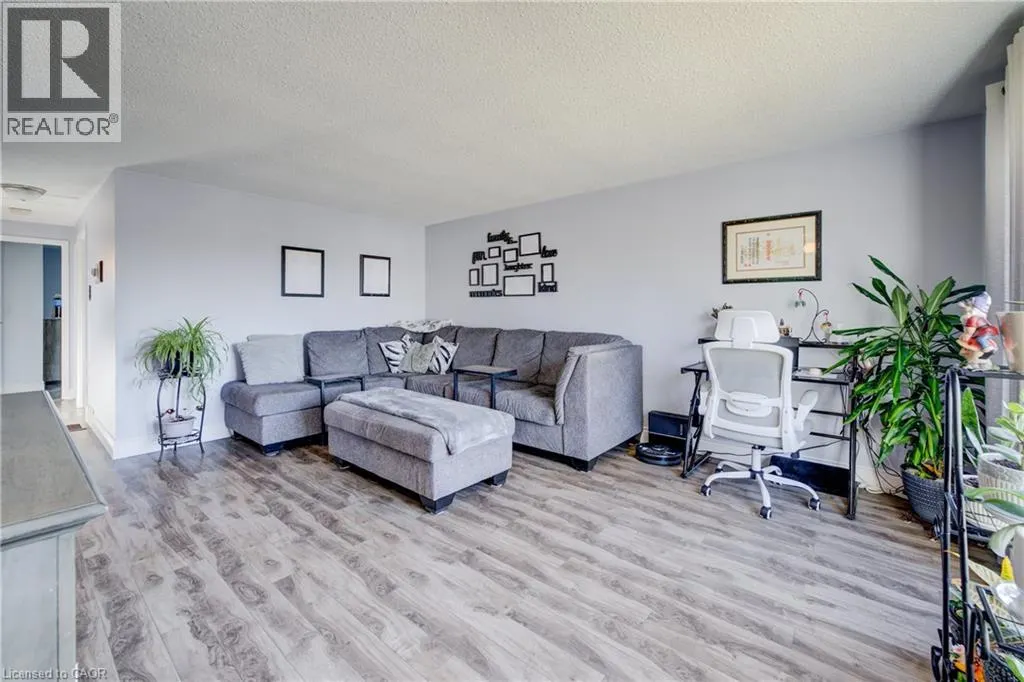 26 CLUTHE Crescent