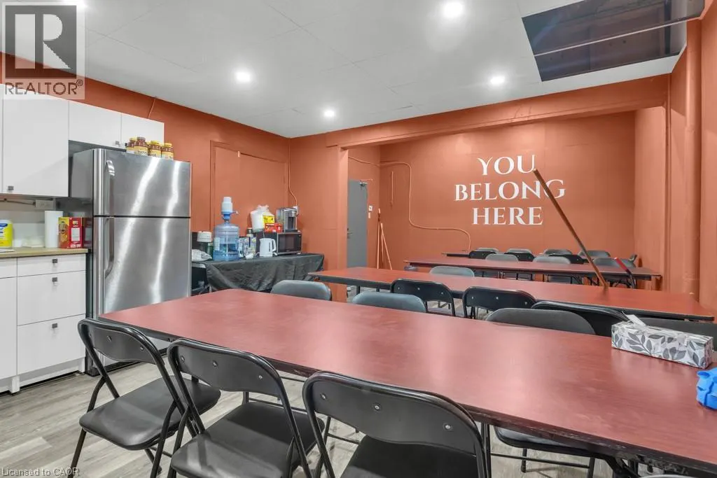 421 DUNDAS Street Unit# 1, #1