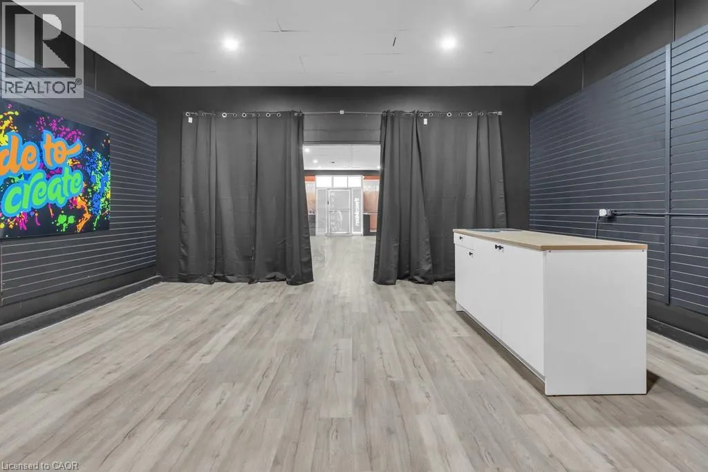 421 DUNDAS Street Unit# 1, #1