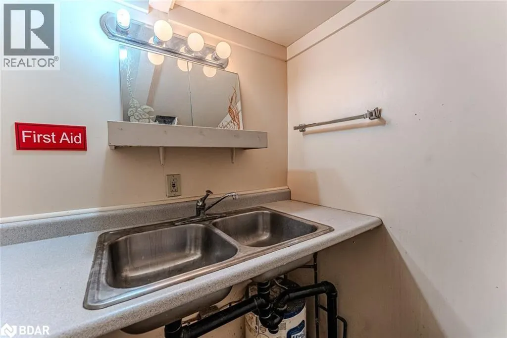 48 ELLEN Street Unit# 3, #3