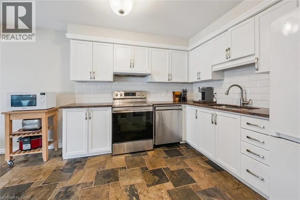 747 FAIRWAY Court