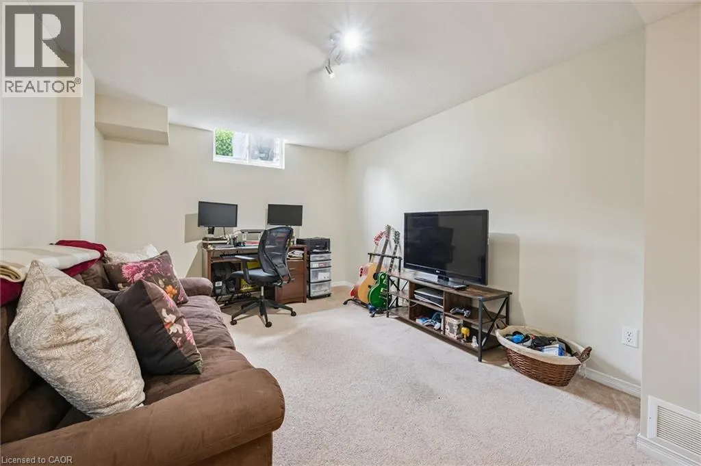 747 FAIRWAY Court