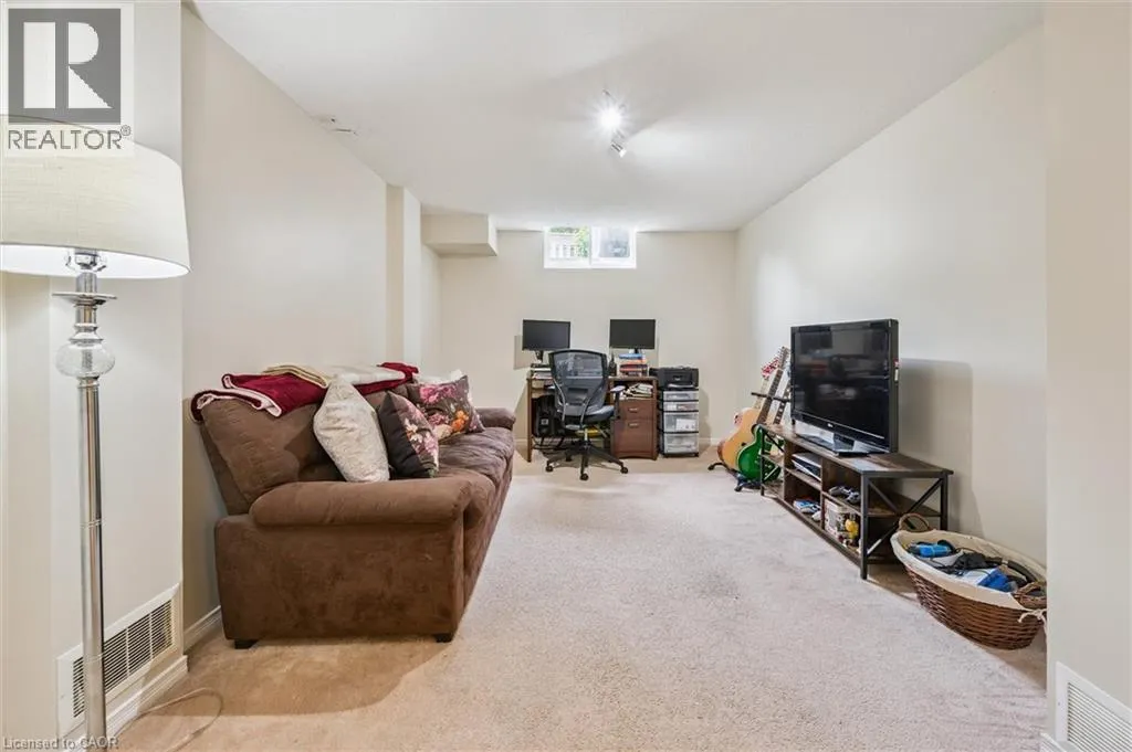 747 FAIRWAY Court