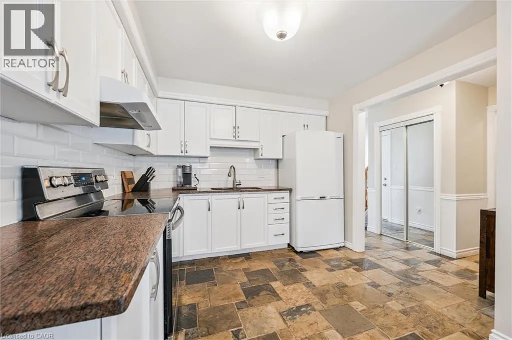 747 FAIRWAY Court