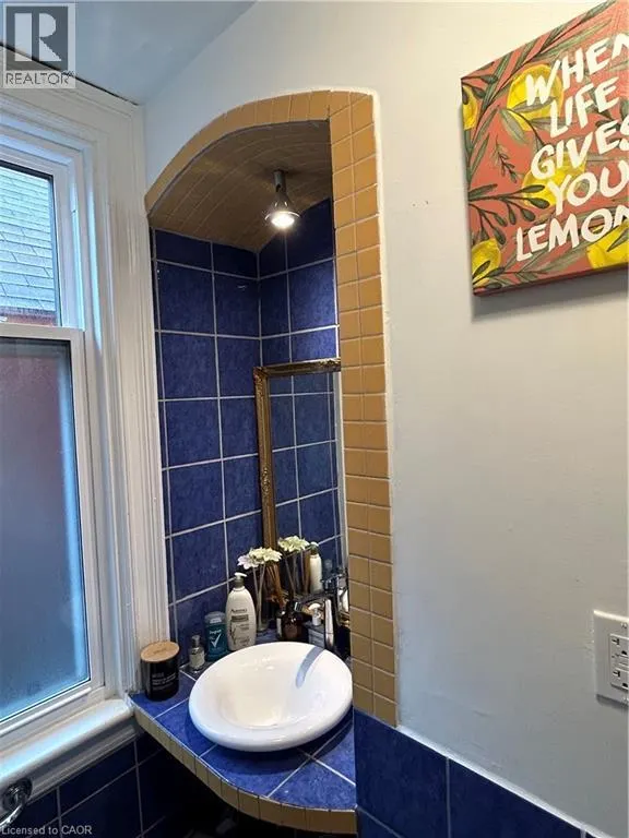 207 CHARLTON Avenue W Unit# 1, #1