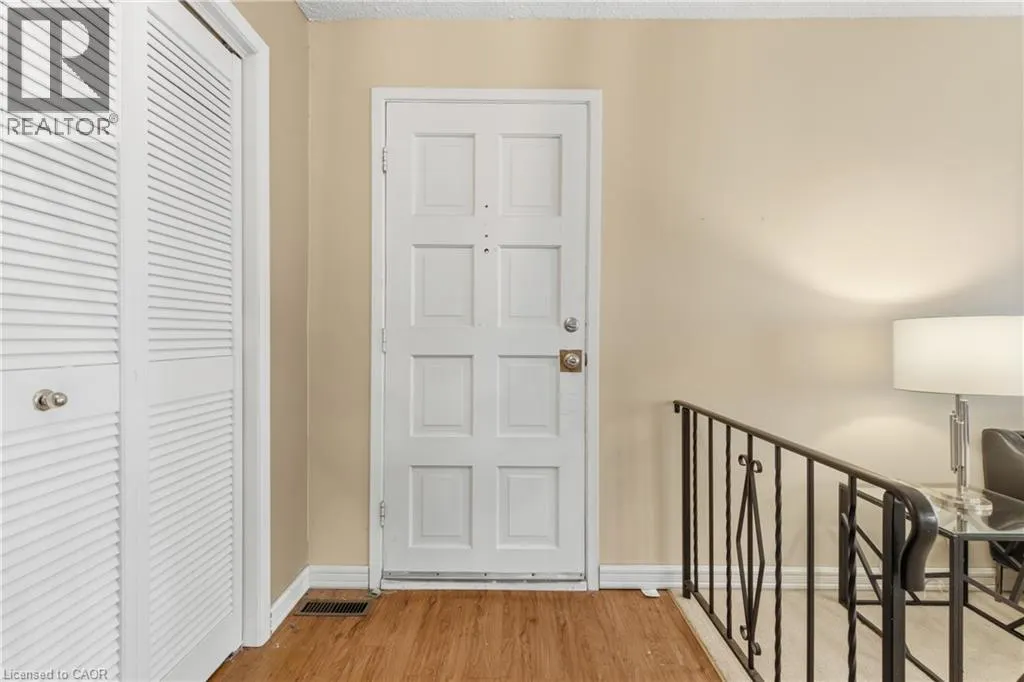 7 FARMER Court