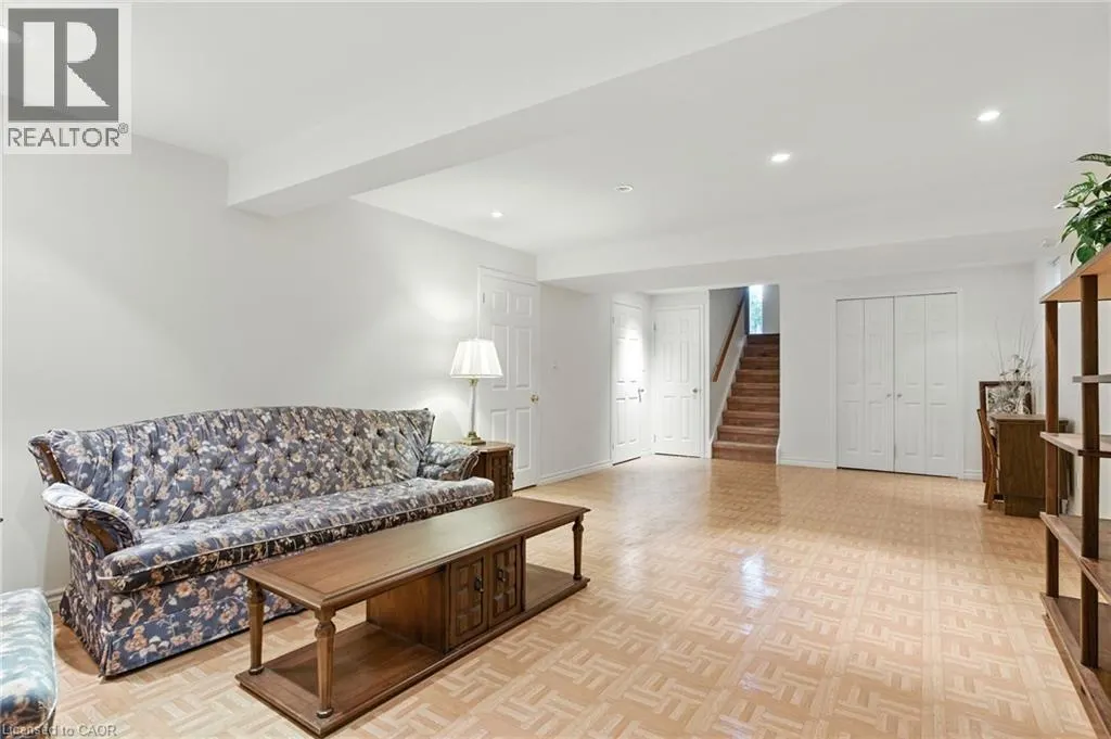 24 ELLINGTON Avenue