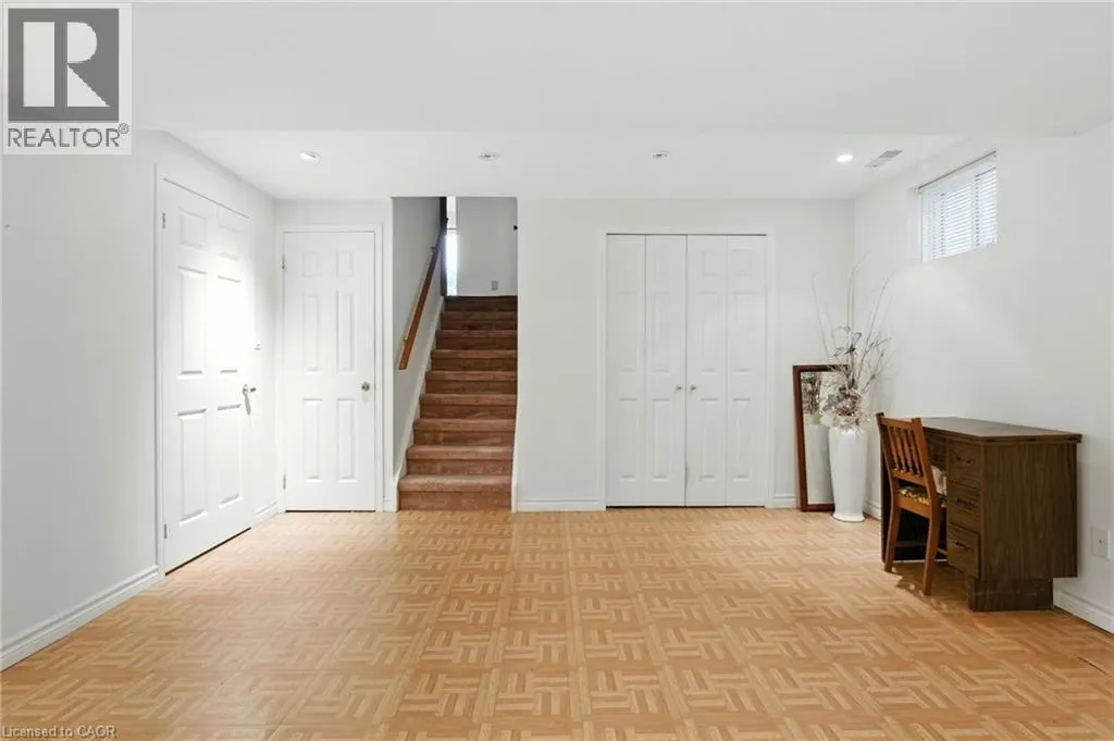 24 ELLINGTON Avenue