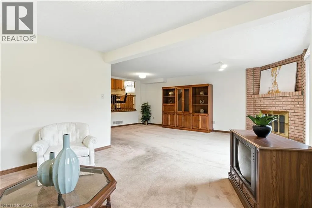 24 ELLINGTON Avenue