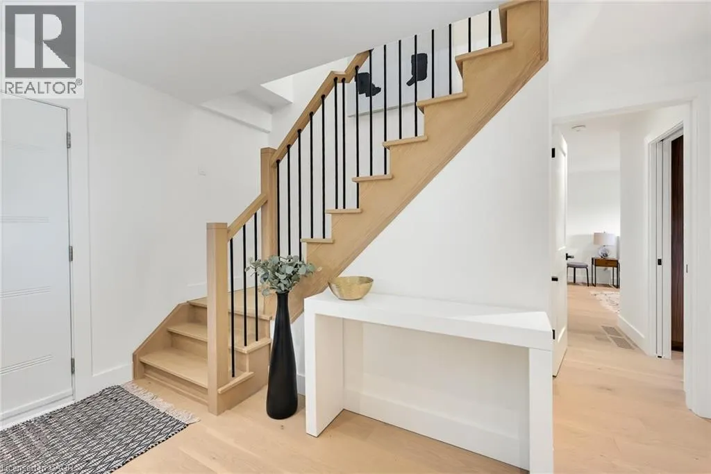 162 STONE CHURCH Road E