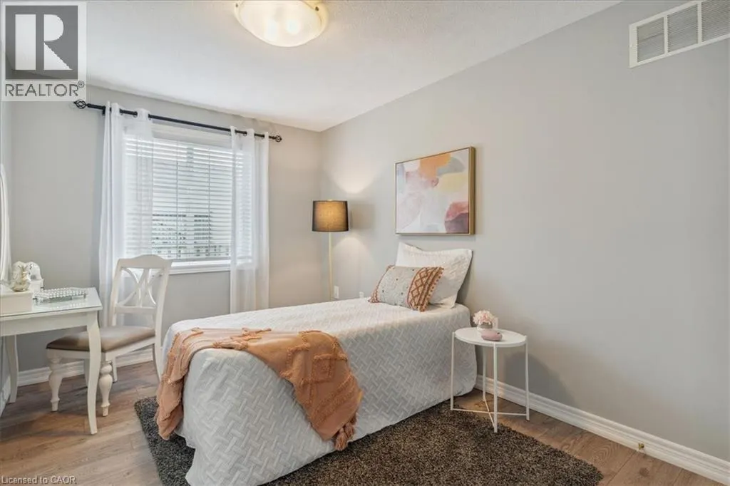 29 MAPLEVIEW Drive
