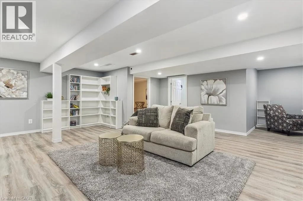 29 MAPLEVIEW Drive