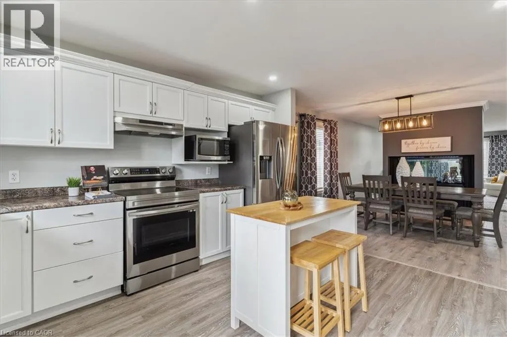 29 MAPLEVIEW Drive