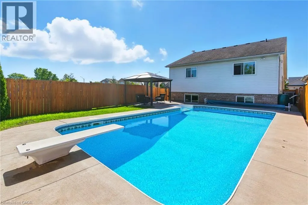 320 WINTERBERRY Boulevard