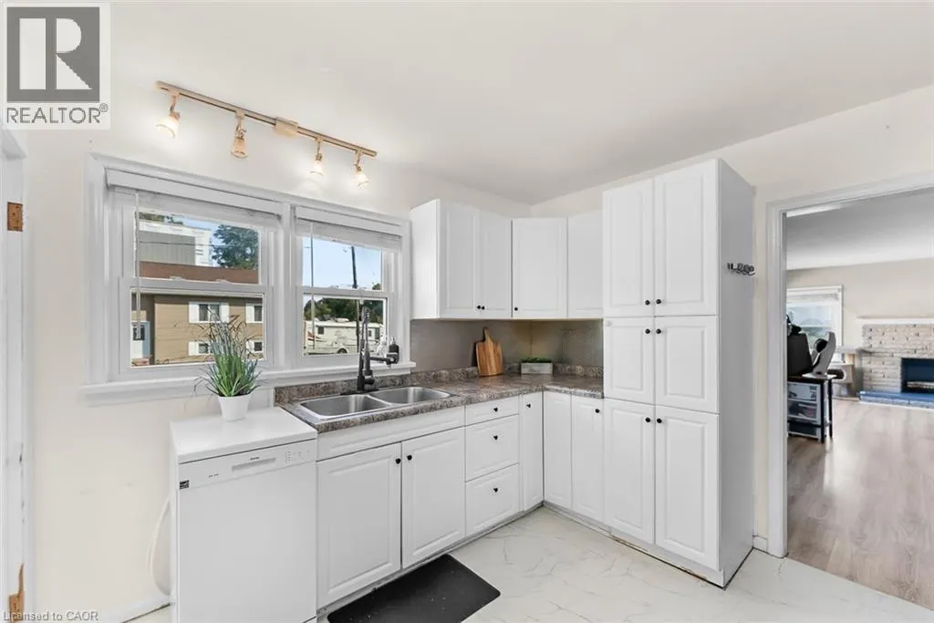 2 HOMEWOOD Avenue