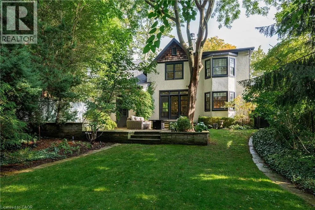 44 HOWARD Avenue