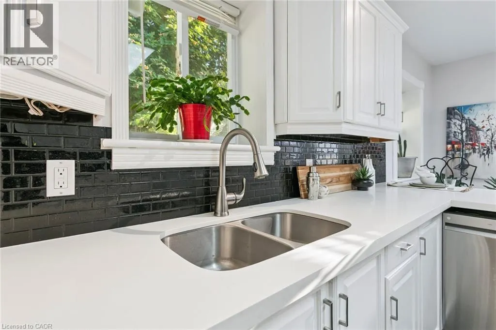 132 QUEEN Street W