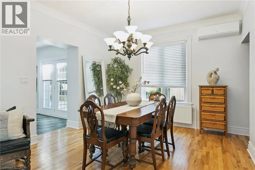 132 QUEEN Street W