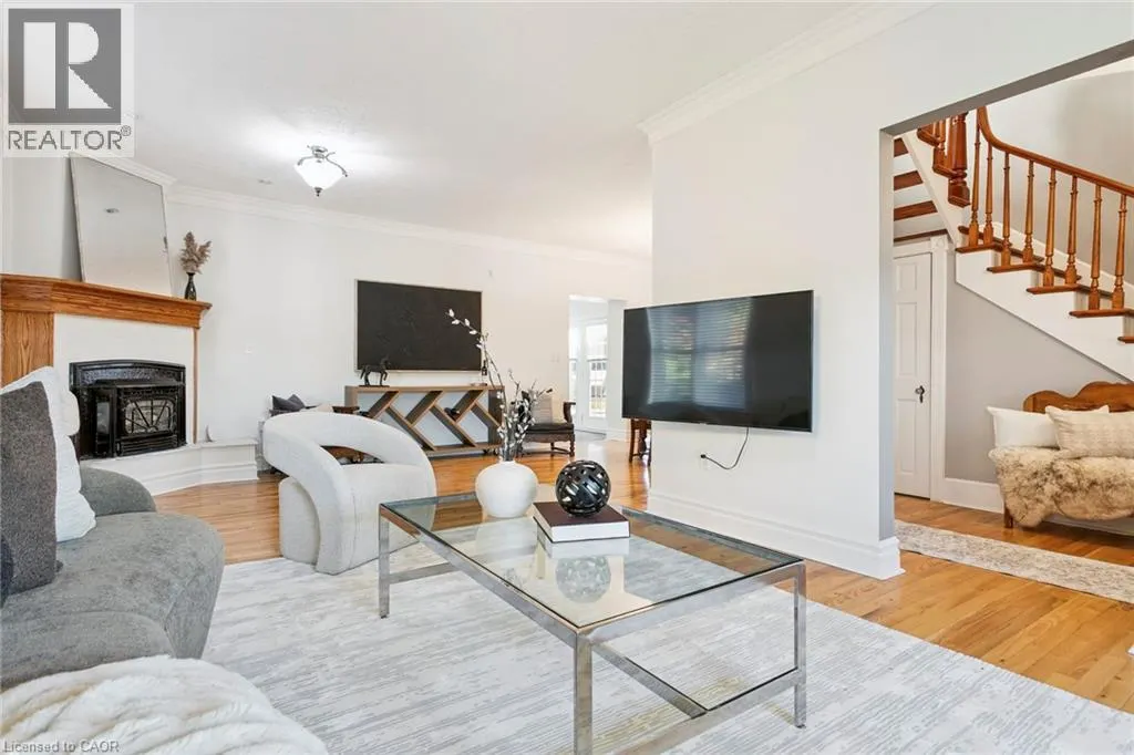132 QUEEN Street W