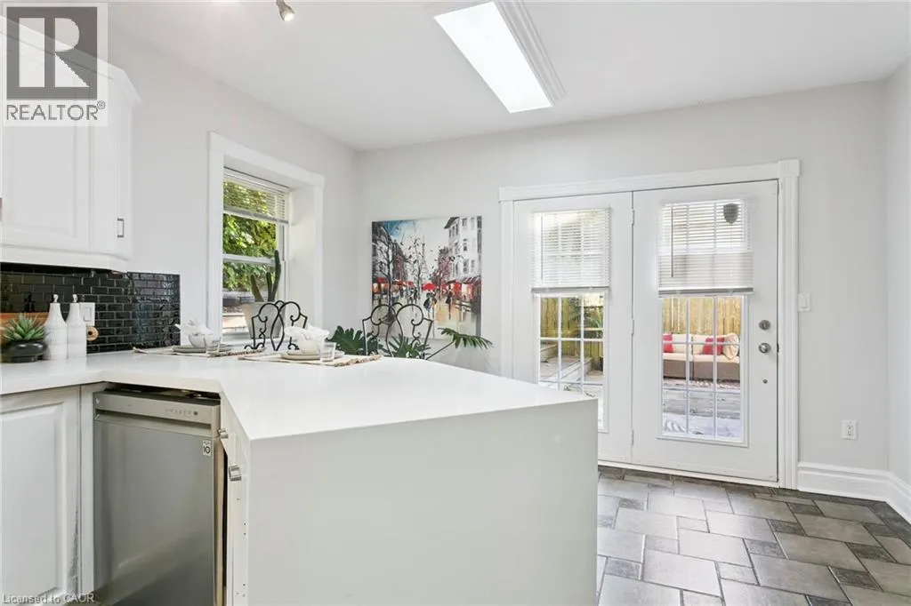 132 QUEEN Street W