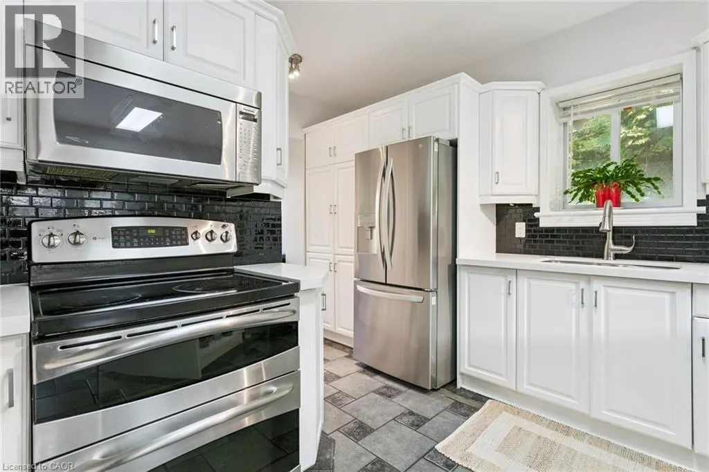 132 QUEEN Street W