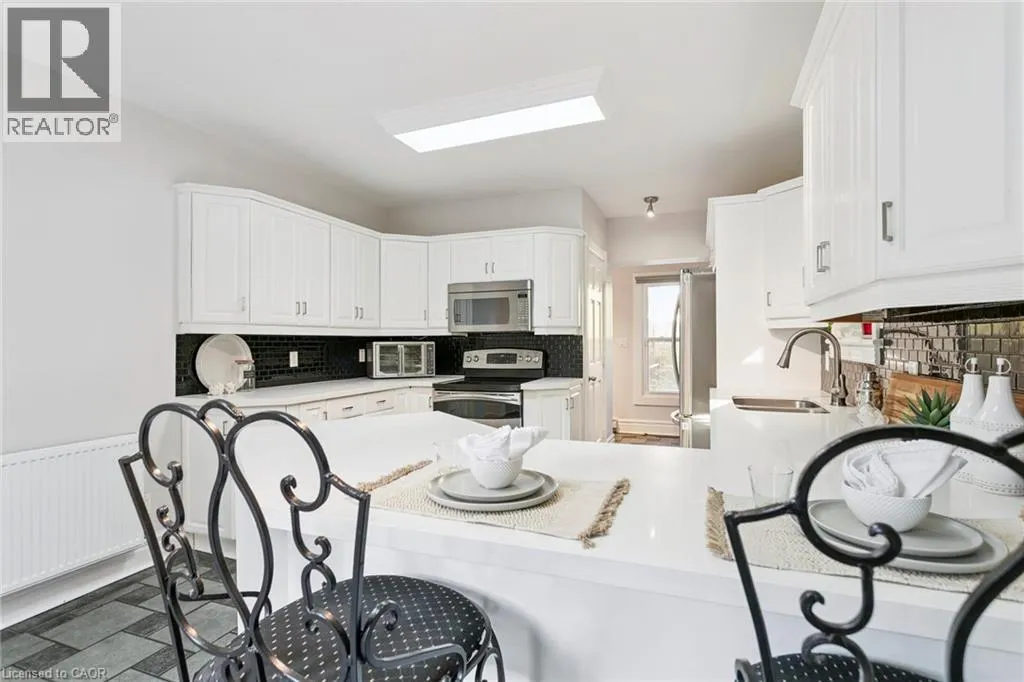 132 QUEEN Street W