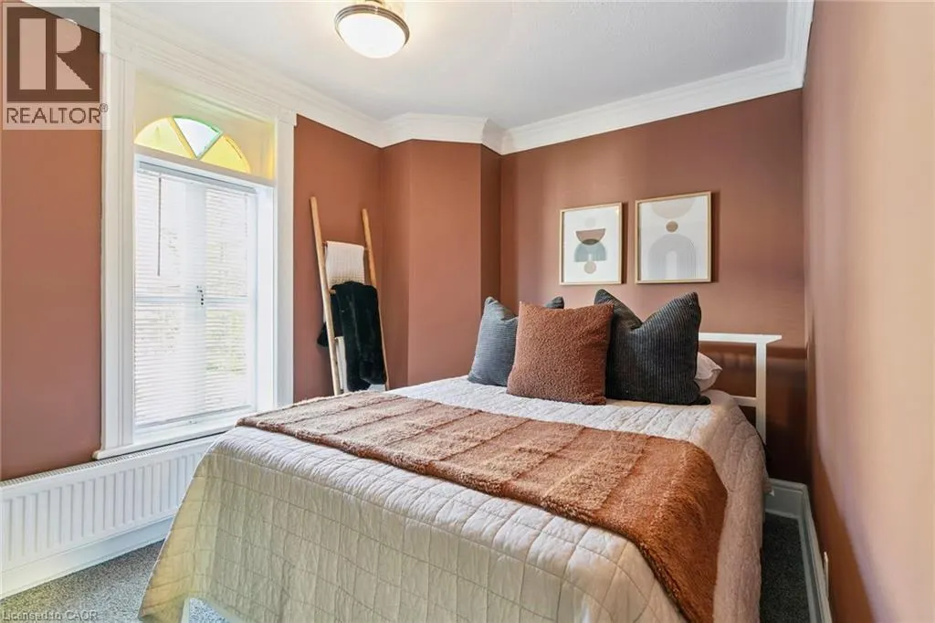 132 QUEEN Street W