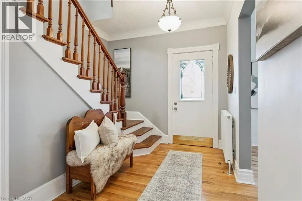 132 QUEEN Street W