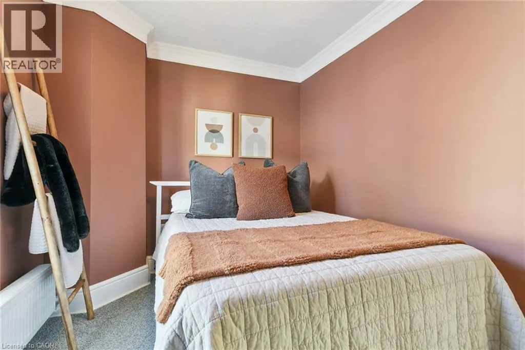 132 QUEEN Street W